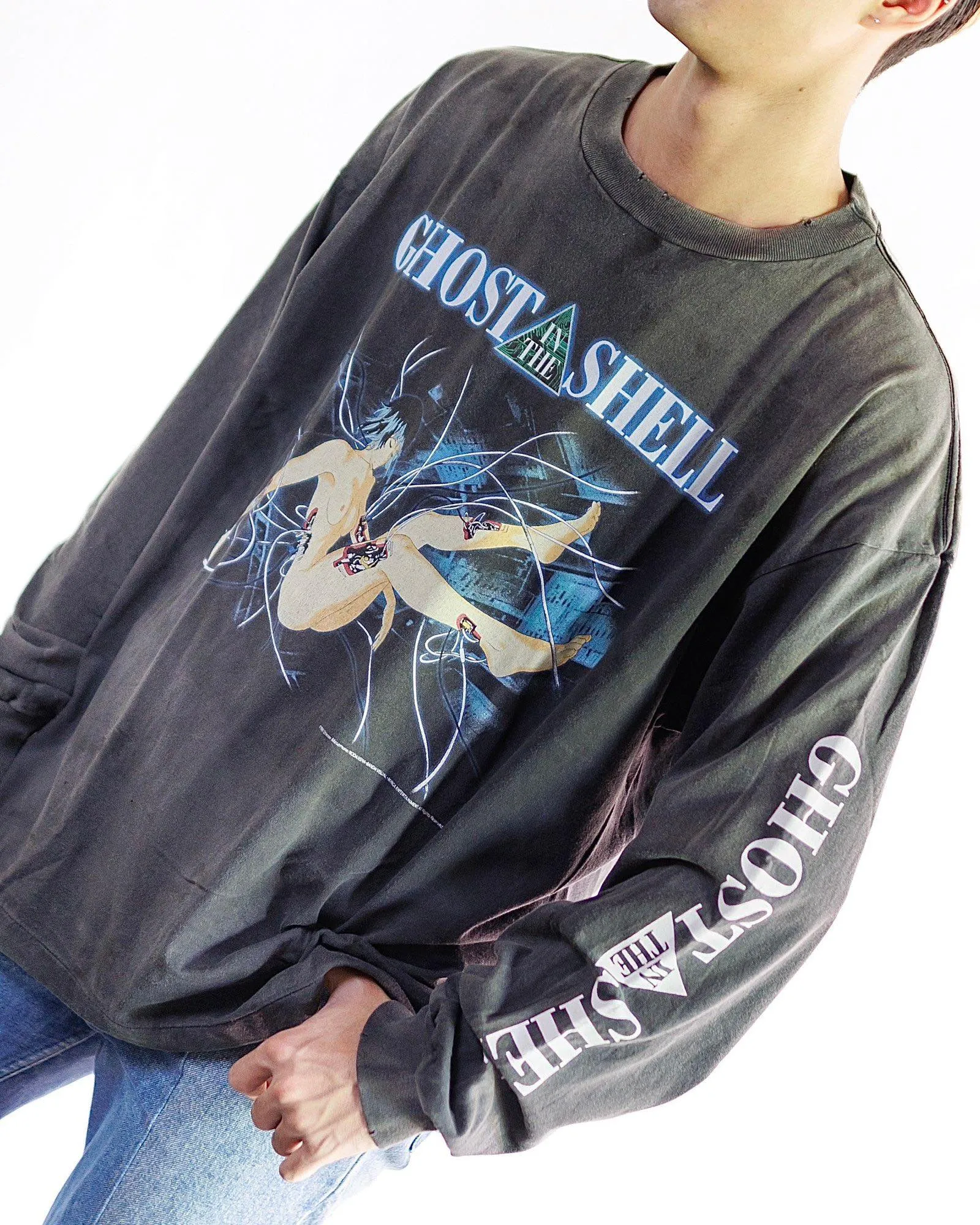SAINT Mxxxxxx × GHOST IN THE SHELL Ghost in the Shell GS_LS TEE/GITS/BLK Big IP Ghost in the Shell co-branded model Sleeping Motoko Kusanagi Retro distressed long sleeves Washed black S-XL Ready-to-wear Assute dyeing Full-body spray fade/replacement fade Correct accessories Joint LOGO wash mark/main mark/cherub mark Super complex printing replica The drawing/pattern making cycle is very long and the hand graffiti is dirty.